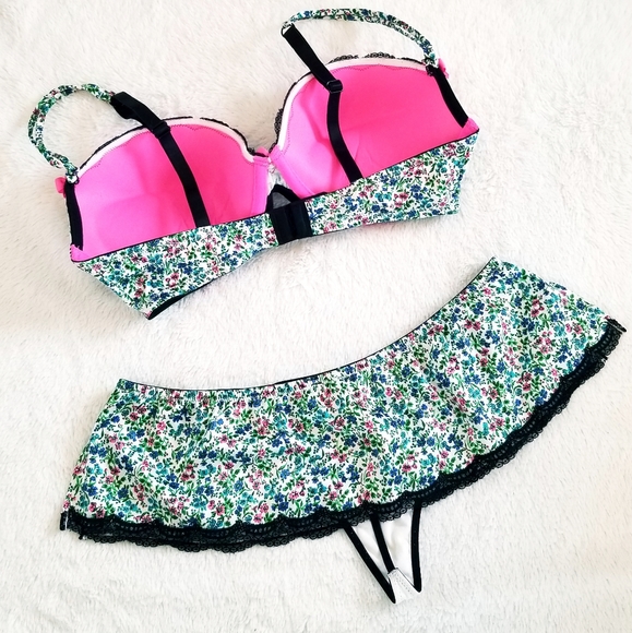 Victoria's Secret Vintage Sexy Little Things Bra & Skirted Thong Panty Set - Picture 4 of 16